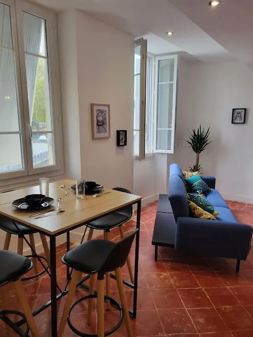 Appartement De Charme Avec Tomettes Et Parquet Graulhet
